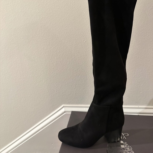VINCE CAMUTO Black Stretch Microsuede Boots - Brand new in the box!! Size 7 - Picture 4 of 10